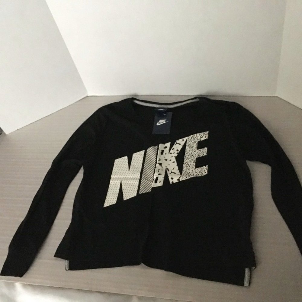 NWT Nike Women's Long Sleeve Crew Neck T-Shirt Size Small Style 678954 Black